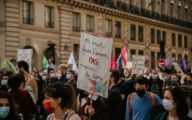 Pour les Français, les responsables politiques, les entreprises, et les citoyens ont tous une responsabilité partagée dans la lutte contre le réchauffement climatique